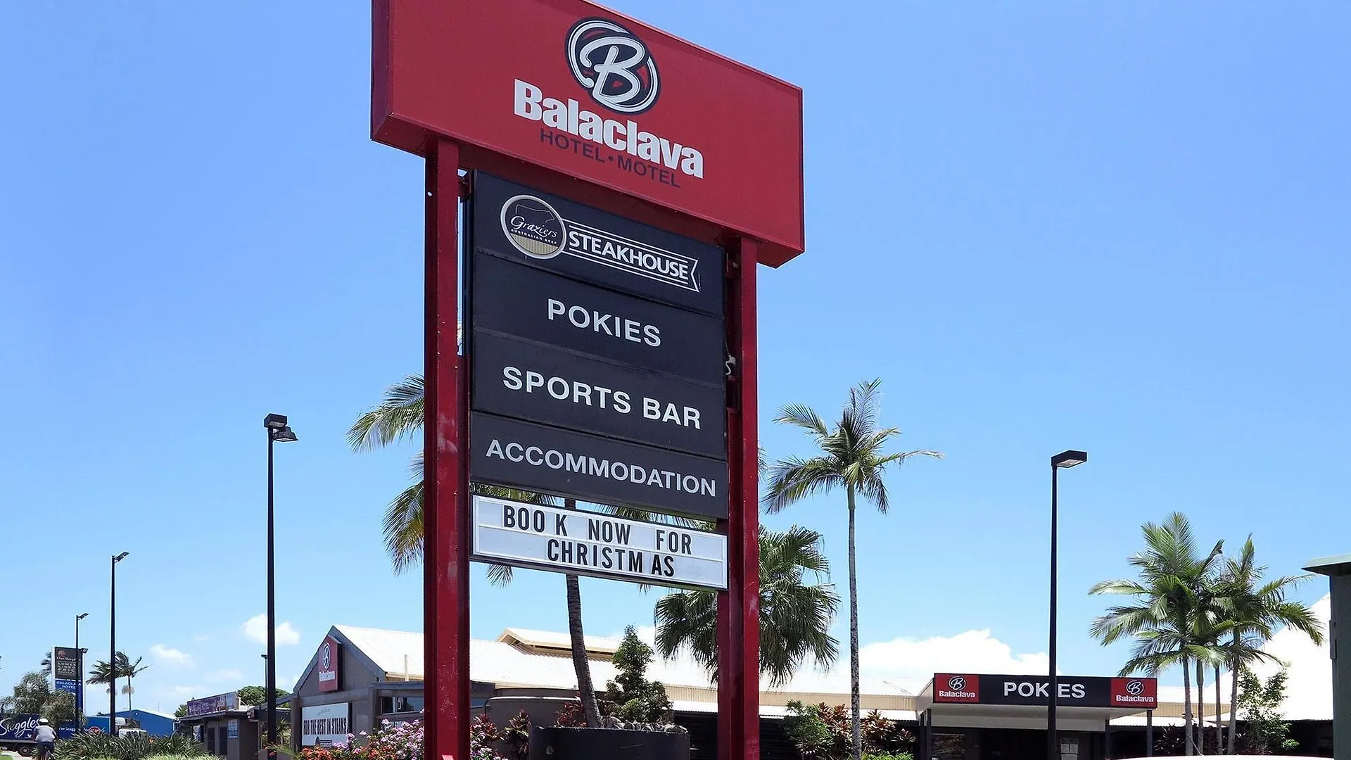 ****  Nightcap At Balaclava Hotel Cairns Avustralya